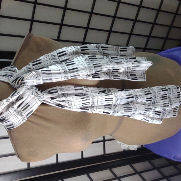 Music note/🎹 scarf - Picture 2 of 4